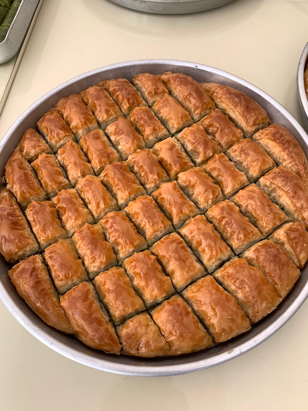 2200gr FISTIKLI BAYRAM BAKLAVASI