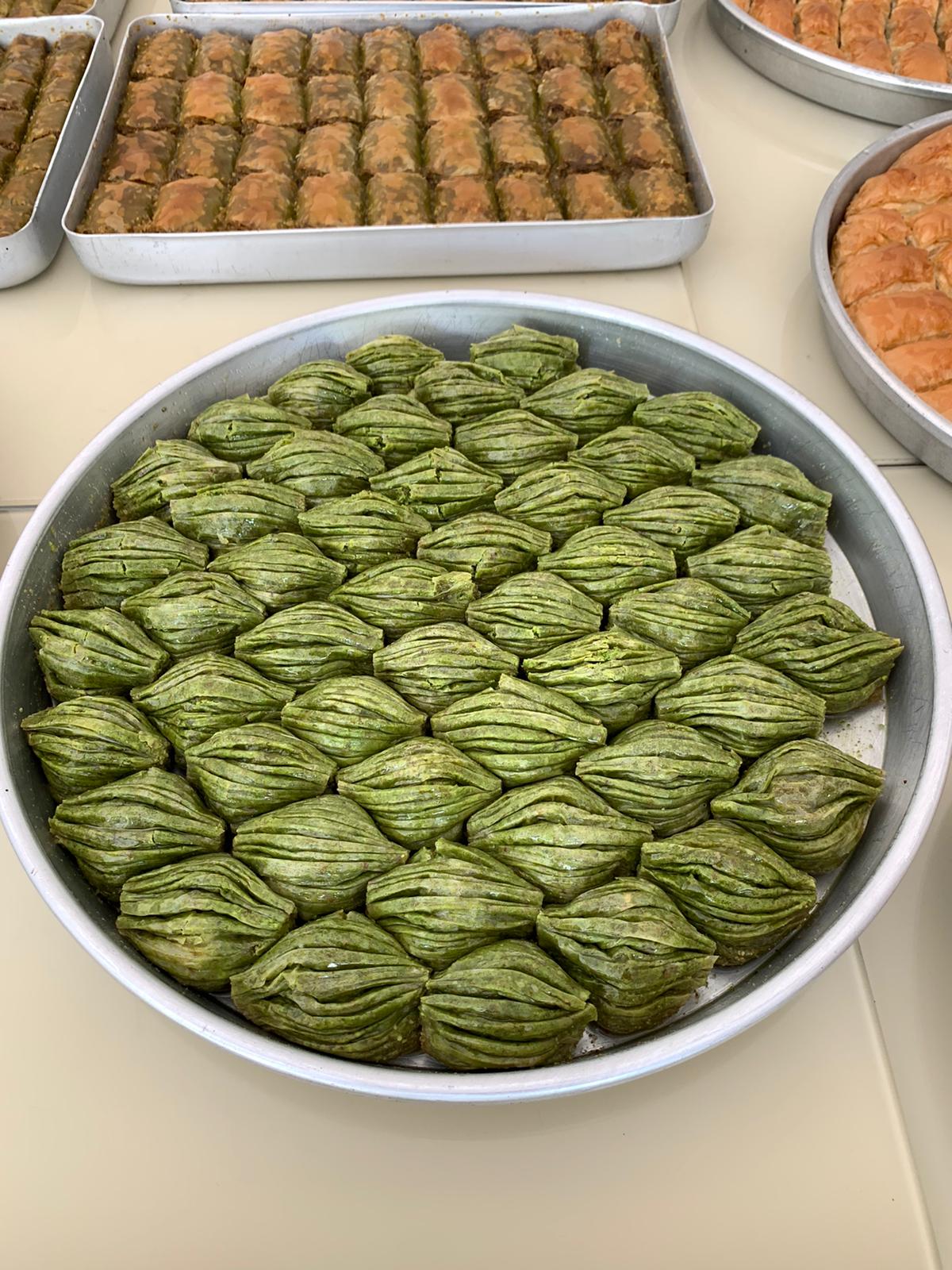 Yeşil Midye Baklava Tepsi