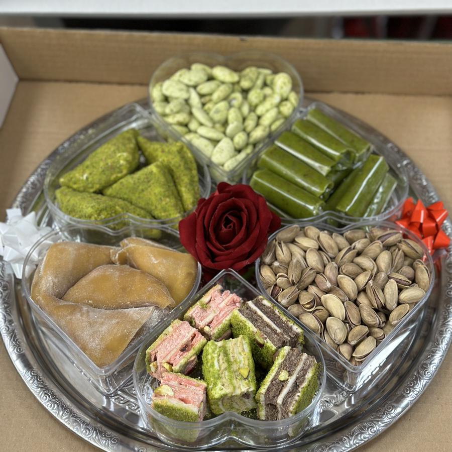 ANNELER GÜNÜ KALPLİ TEPSİ